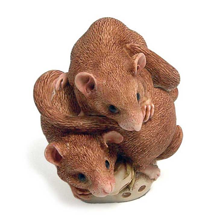 Harmony Kingdom Bed and Breakfast dormouse box figurine - above view