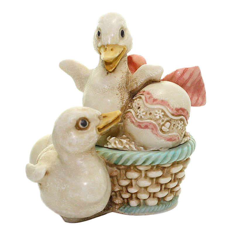 harmony kingdom jajka ducklings in easter basket front view