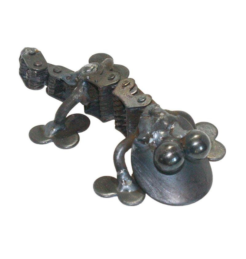 recycled metal chain gecko sculpture